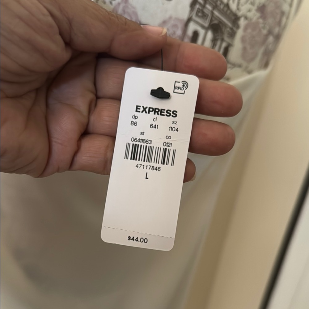 Express Cream Asymmetrical Tank Top - Picture 5 of 6